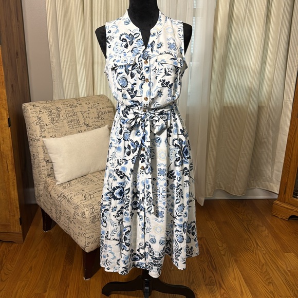 Croft & Barrow Y neck shirtdress. - Picture 2 of 7